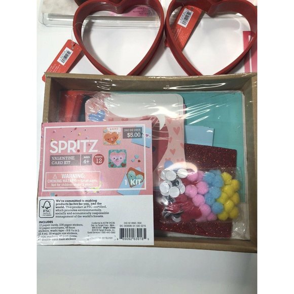 NEW Bundle 7 Valentine’s Candy Molds, Cupcake Wrappers, Pancake Mold, Card Kit - Picture 2 of 5